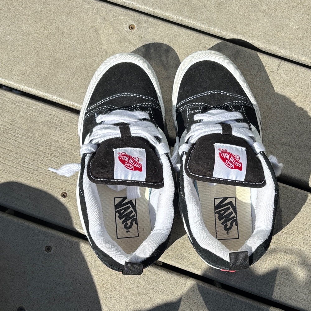Vans Classic Black and White Skate shoes - Picture 5 of 6